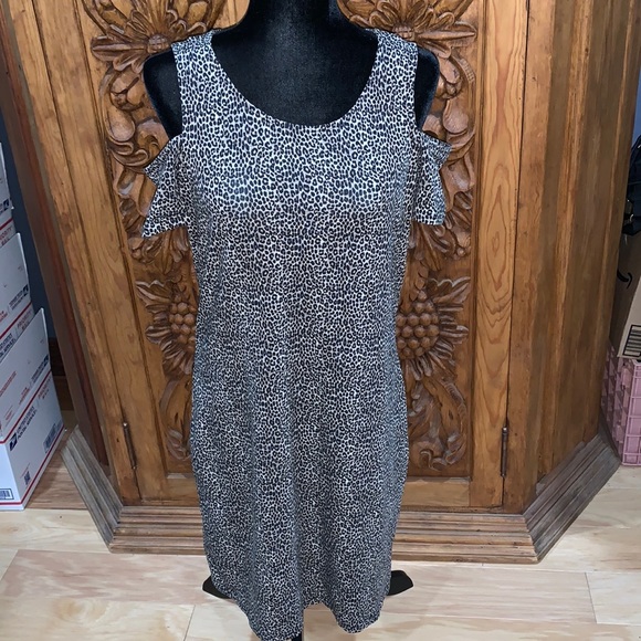 MICHAEL Michael Kors Dresses & Skirts - EUC Michael Kors medium animal print cold shoulder dress